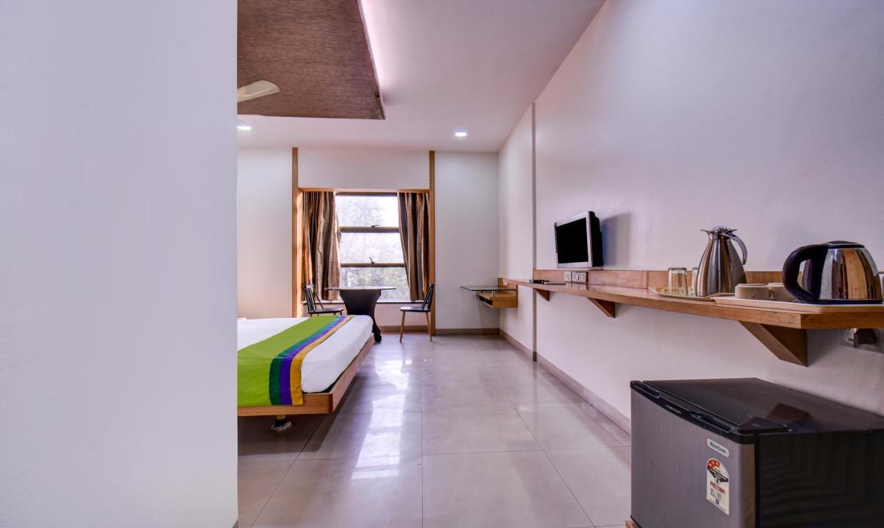 Treebo Admiral Suites New Usmanpura Аурангабад Экстерьер фото