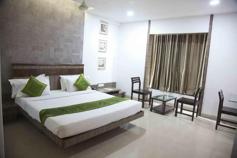 Treebo Admiral Suites New Usmanpura Аурангабад Экстерьер фото