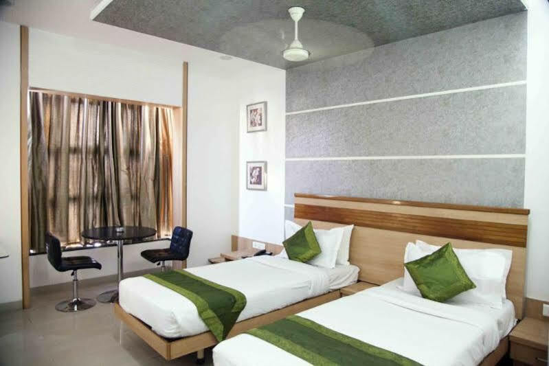 Treebo Admiral Suites New Usmanpura Аурангабад Экстерьер фото