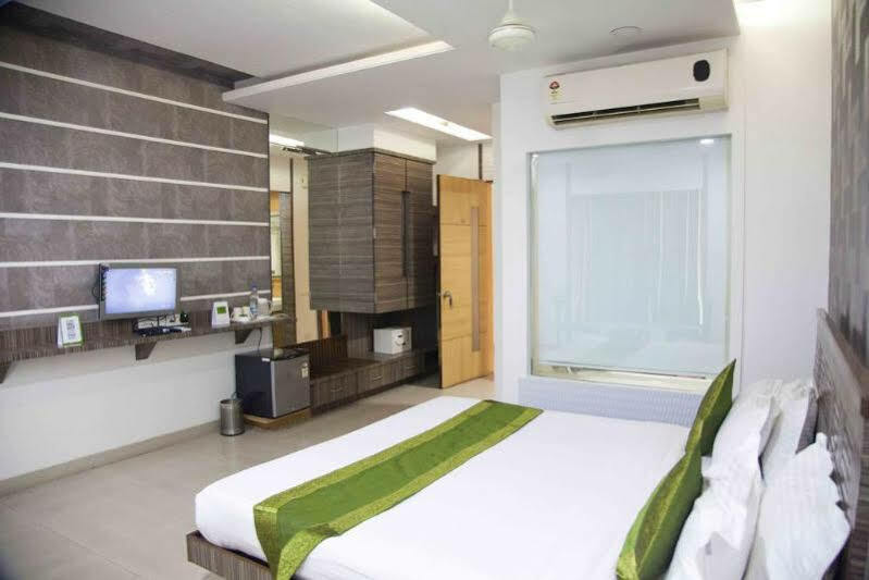 Treebo Admiral Suites New Usmanpura Аурангабад Экстерьер фото