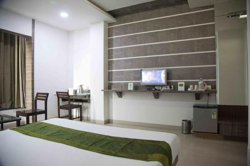 Treebo Admiral Suites New Usmanpura Аурангабад Экстерьер фото