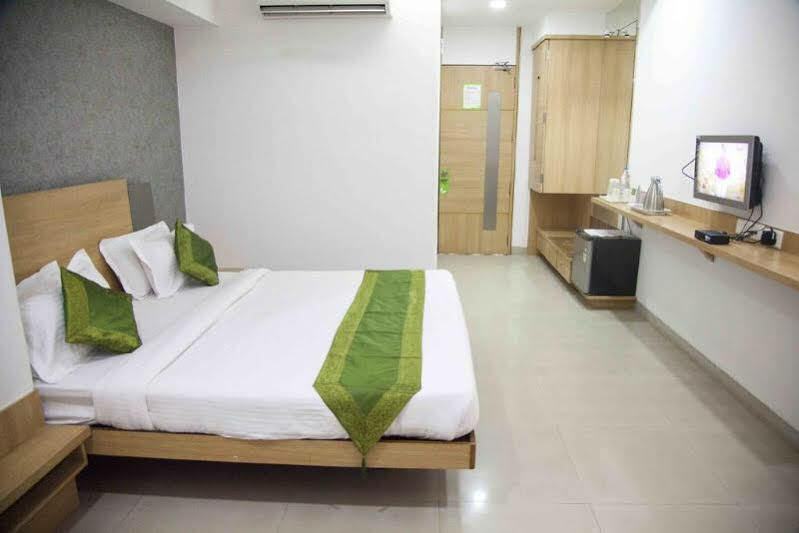 Treebo Admiral Suites New Usmanpura Аурангабад Экстерьер фото