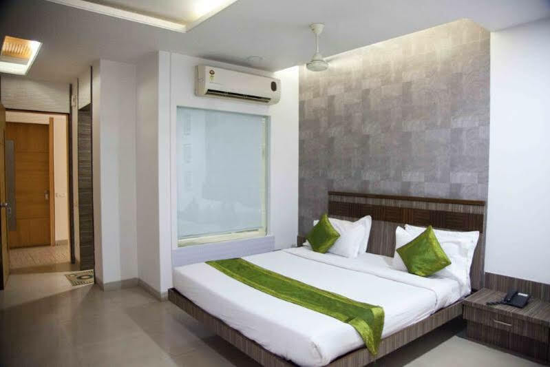 Treebo Admiral Suites New Usmanpura Аурангабад Экстерьер фото